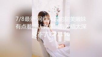 短靴搭配白色轻纱服饰 曼妙娇柔身段诱人妩媚