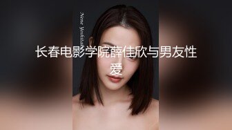 外表青涩巨乳肥B年轻妹子背着男友约炮友跑到高层天台啪啪很有感觉边插边往外流淫水刚操完妹子男友打来电话