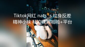 肉嘟嘟的可爱妹子，给男友先舔硬了口交起来深喉怼嘴，女上位无套啪啪插入插穴